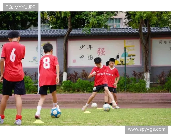 新二足球：青少年足球文化建设与校园足球精神培养的结合